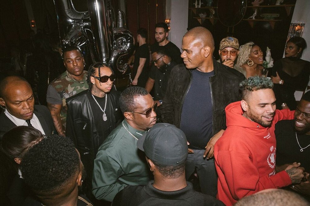 Usher celebrates his 40th birthday with Diddy, Tyga, Kevin Hart, Chris Brown, Keri Hilson and others (Photos)