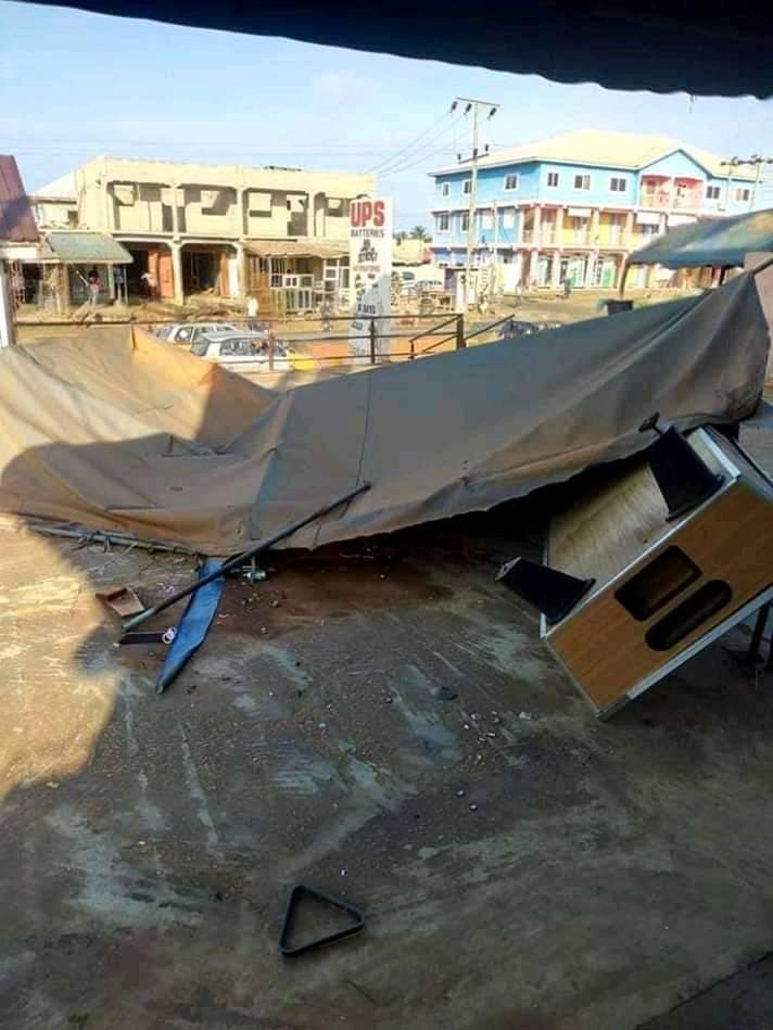 Blood flows as fight breaks out in a popular Nigerian bar in Ghana (graphic photo)