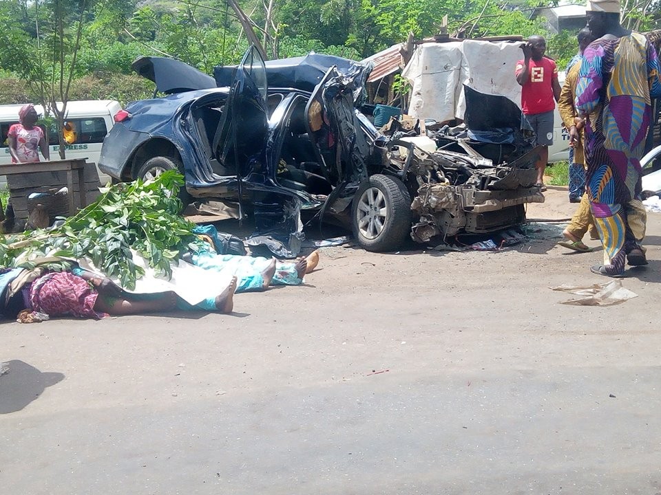 Graphic photos: Scores killed as alleged police extortion causes multiple vehicle accident involving 3 cars, 18 seater bus and a truck in Osun