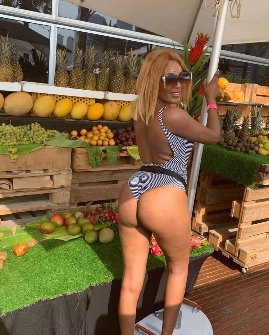 Oyinbo Wives of Lagos star, Lynda Ebigwei, shows off her bare butt in sexy swimwear photos