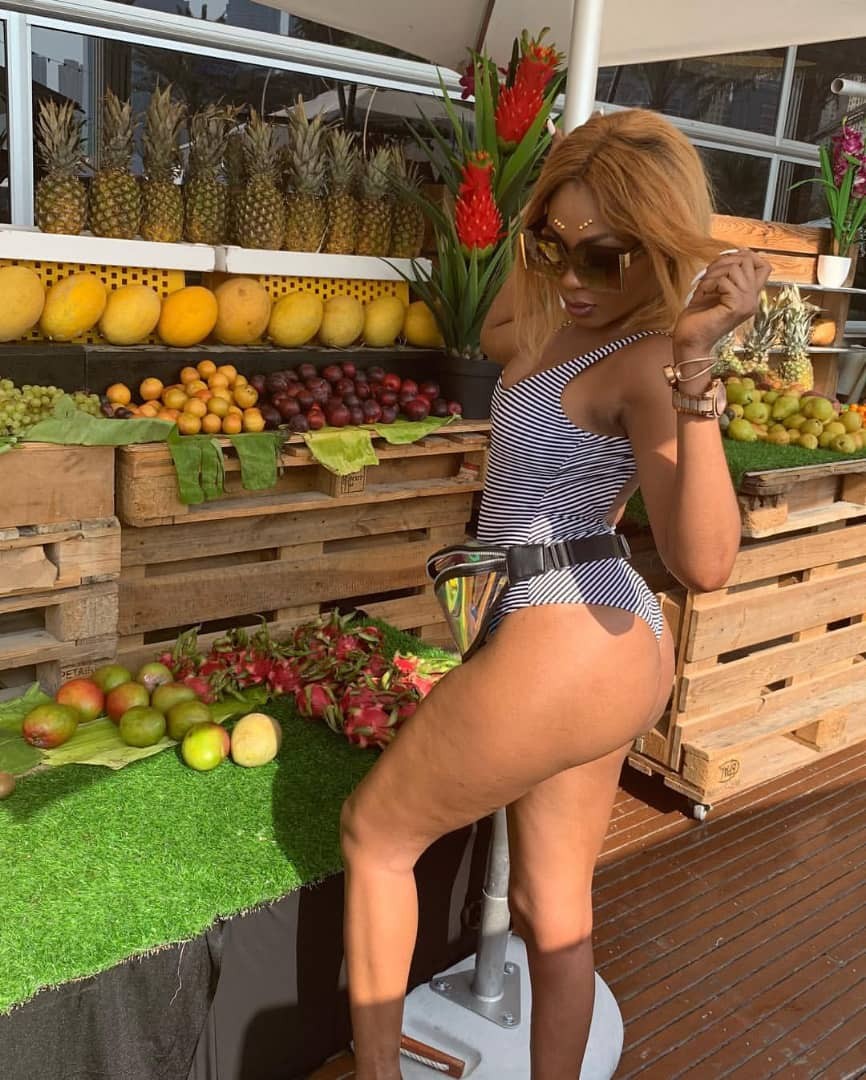 Oyinbo Wives of Lagos star, Lynda Ebigwei, shows off her bare butt in sexy swimwear photos