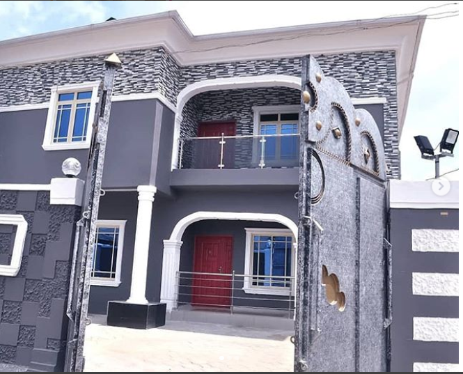 Chidinma builds her mom a beautiful house to celebrate her 60th birthday (Photo)