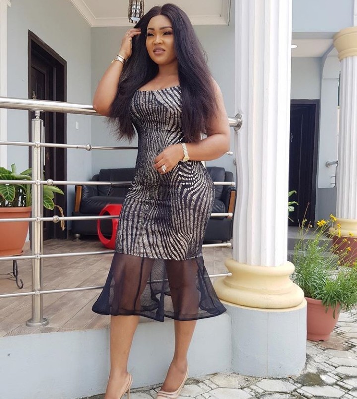 Mercy Aigbe suffers Photoshop fail as her hip makes pillar bend