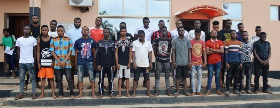 Photos: EFCC arrests 24 OOU students for Cyber crime in Ogun, exotic cars recovered