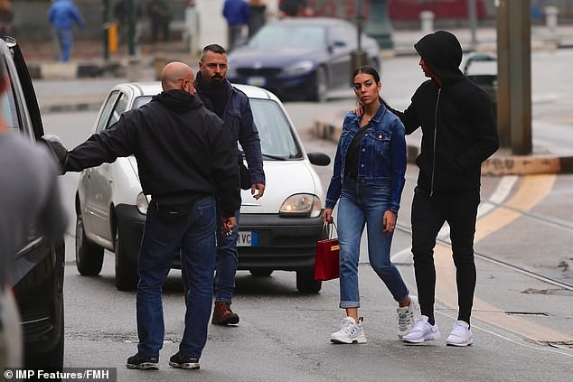 Cristiano Ronaldo and fianc?e Georgina Rodriguez visit a giant Italian church as they search for a wedding venue (Photos)