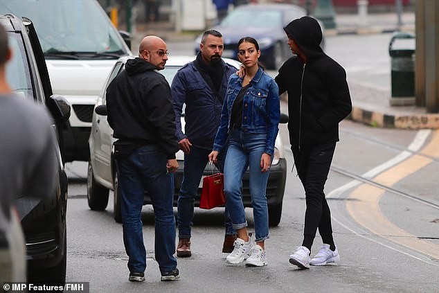 Cristiano Ronaldo and fianc?e Georgina Rodriguez visit a giant Italian church as they search for a wedding venue (Photos)