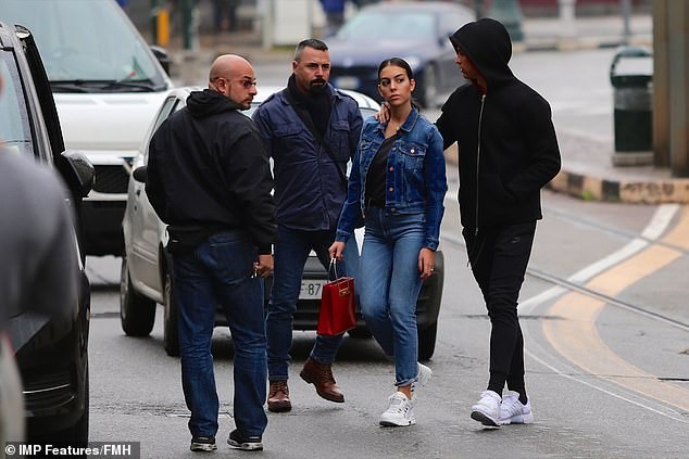 Cristiano Ronaldo and fianc?e Georgina Rodriguez visit a giant Italian church as they search for a wedding venue (Photos)