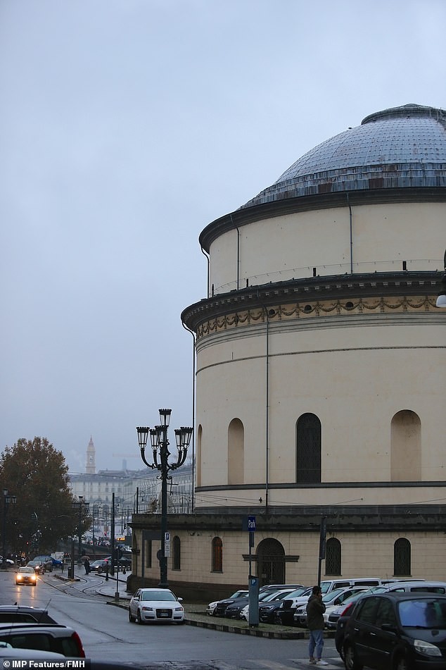 Cristiano Ronaldo and fianc?e Georgina Rodriguez visit a giant Italian church as they search for a wedding venue (Photos)