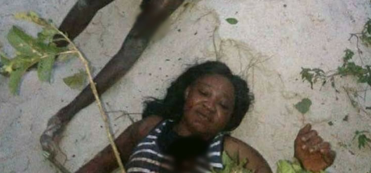 Woman caught allegedly trying to behead her daughter in Delta