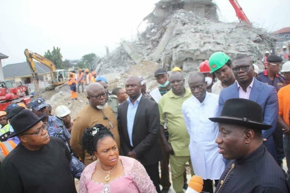 Photos: Goodluck Jonathan and his wife Patience, visit site of 7-storey building that collapsed in Rivers