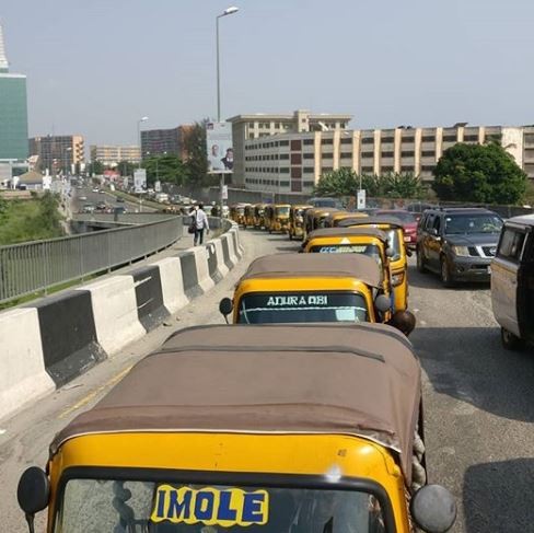 Lagos photographer, Bolaji Alonge and his Belgian fianc?e, Sandra wed with a convoy of 20 Keke Napeps (Photos)