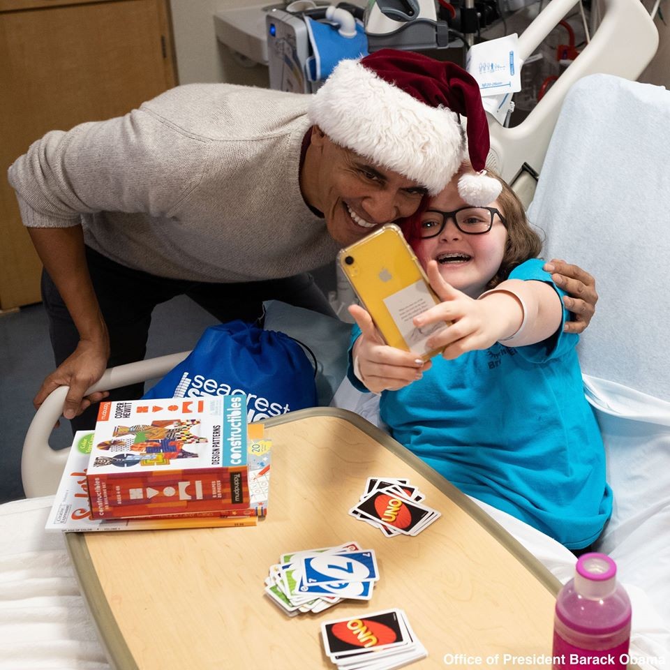 Photos: Barack Obama surprises patients at the Children?s National Hospital in Washington, D.C with Christmas gifts