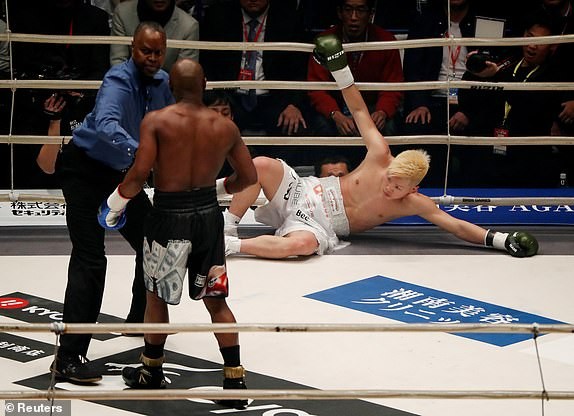 Floyd Mayweather makes $9M in just two minutes after beating 20-year-old kickboxer Tenshin Nasukawa in exhibition bout (Photos)