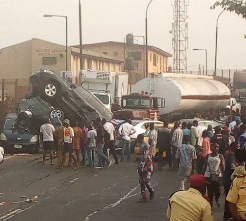 Petrol tanker?crushes 5 cars on New Year