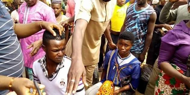 Photos: Outrage as youths storm market in Gboko, Benue and forcefully shaved young men with