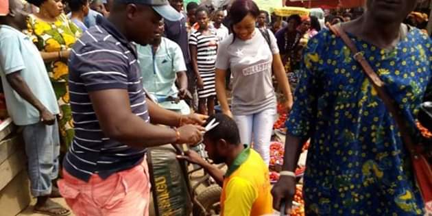 Photos: Outrage as youths storm market in Gboko, Benue and forcefully shaved young men with