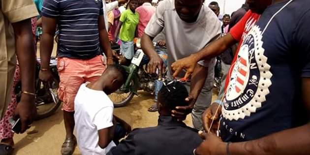 Photos: Outrage as youths storm market in Gboko, Benue and forcefully shaved young men with