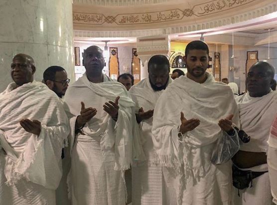 Photos:?Bukola Saraki prays?for Nigeria as he?completes?Umrah rites in the Holy Mosque in Mecca