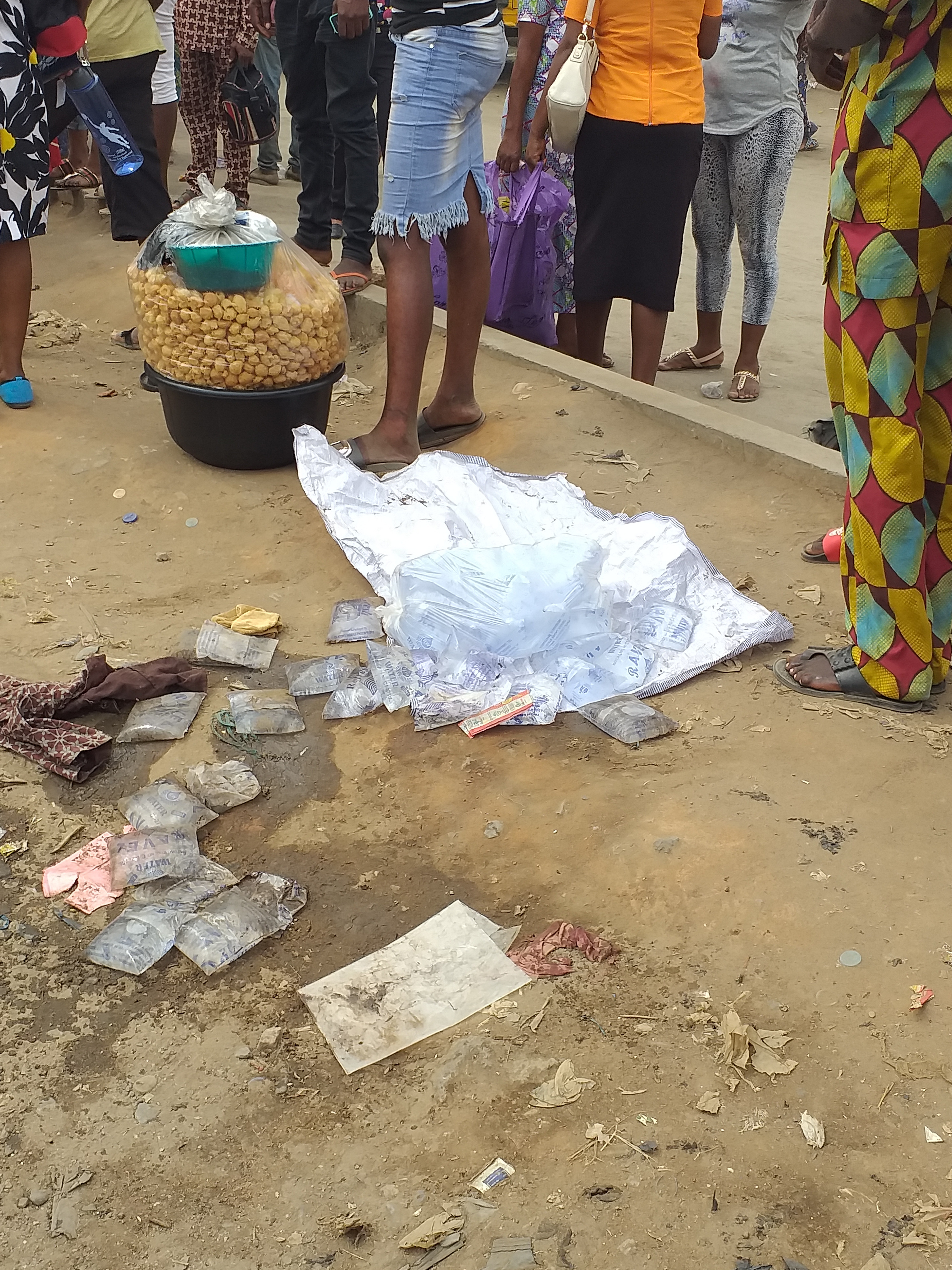Graphic: Tipper rams into roadside sellers in Oshodi, kills mother and child