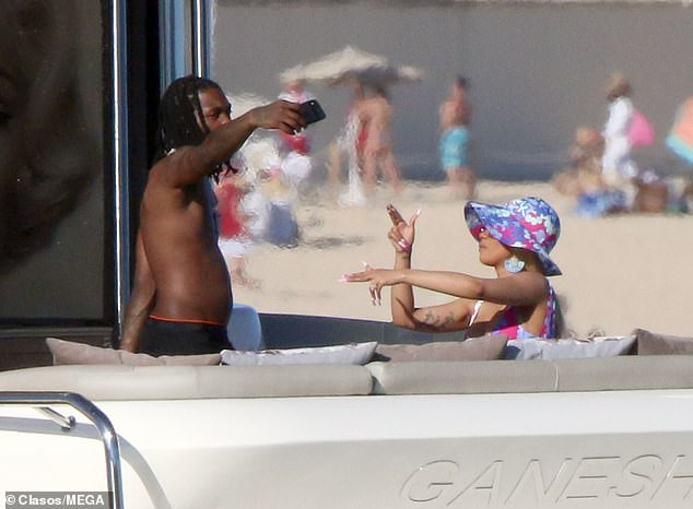 Cardi B and ?husband Offset enjoy romantic gateway in Los Cabos (Photos)