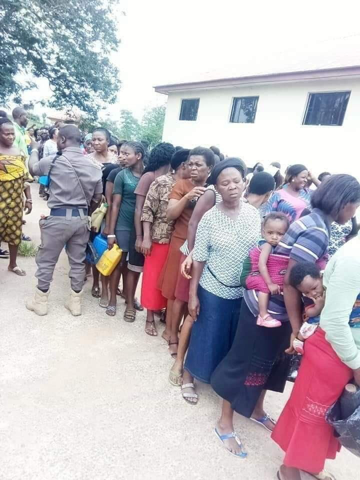 Photos: Abia residents file out to collect Kerosine from governorship candidate