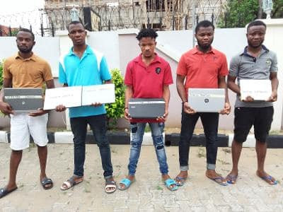Photos: 5 suspected internet fraudsters apprehended in Uyo
