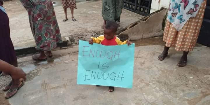Photos: Residents of Ikorodu community protest 19 days blackout