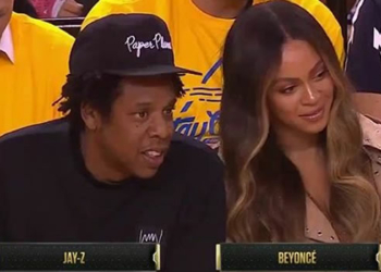 Beyonce looks 'angry' as woman leans over towards  Jay z