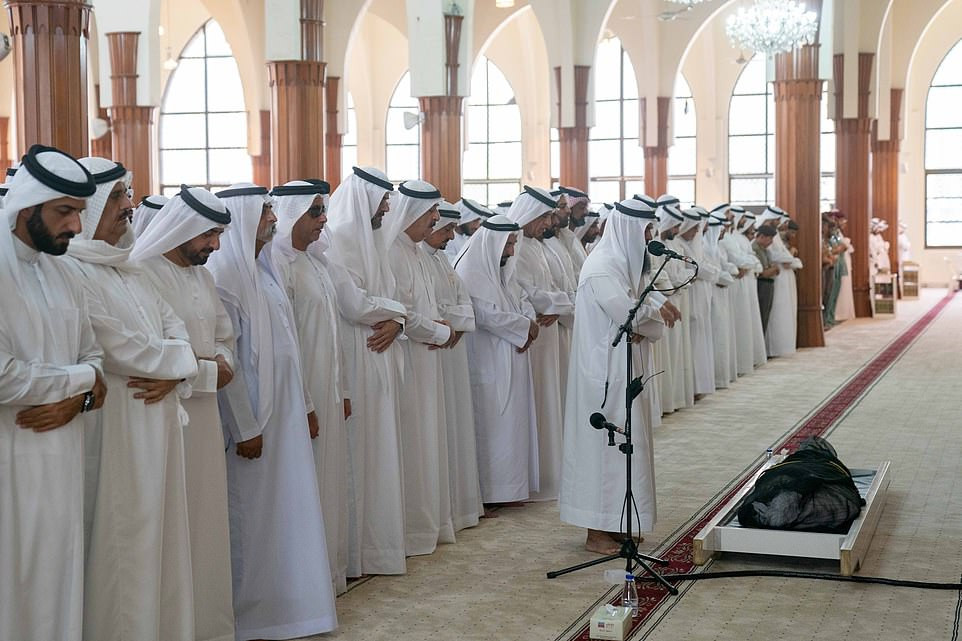  UAE ruler Sheikh Dr. Sultan bin Muhammad buries his son after?his 