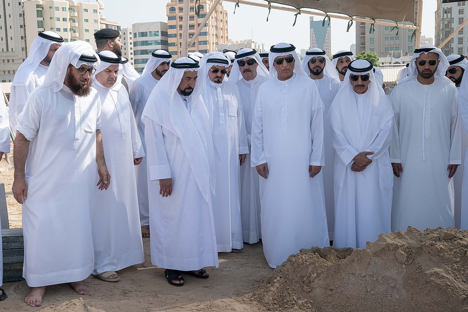  UAE ruler Sheikh Dr. Sultan bin Muhammad buries his son after?his 