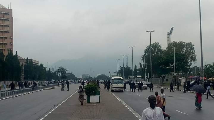 Photos: Shi?ites, police officers clash again at Federal Secretariat Abuja
