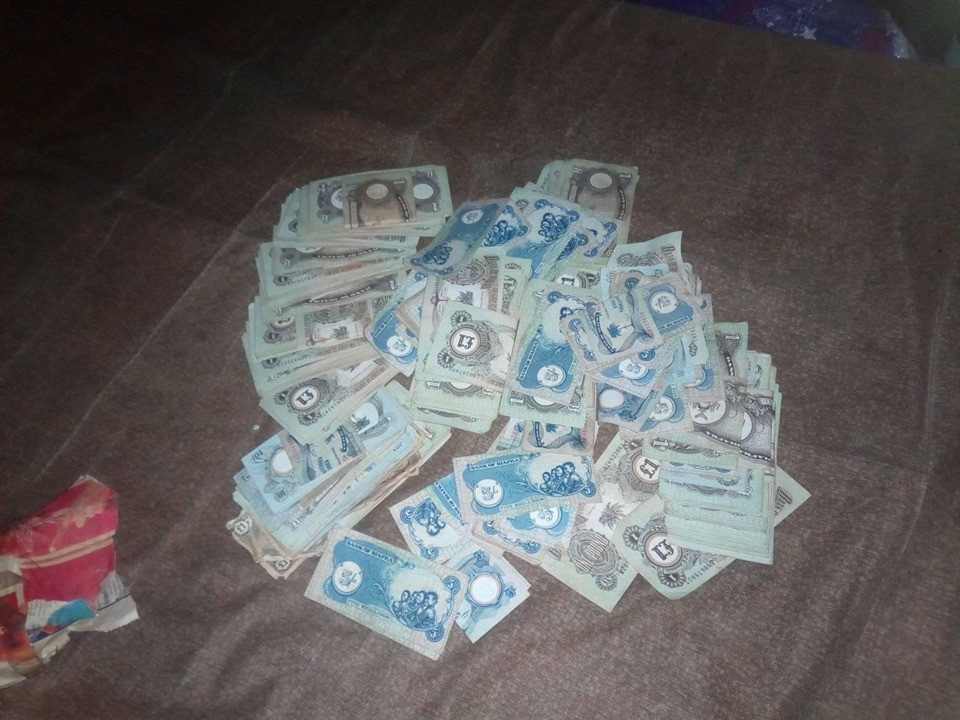 Lady shares photos of Biafran currencies she found in her Dad