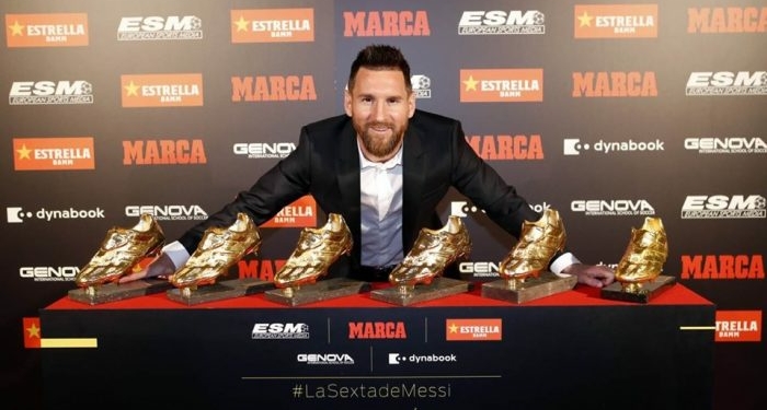 Lionel Messi display his  golden Shoe