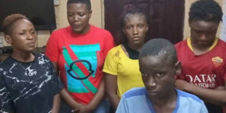 Photo: 15-year-old boy and other four suspects arrested by the police