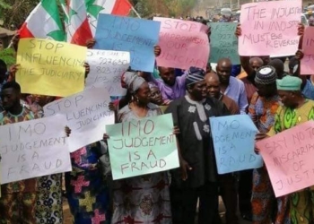 Angry PDP members protesting Supreme Court ruling on Imo Election