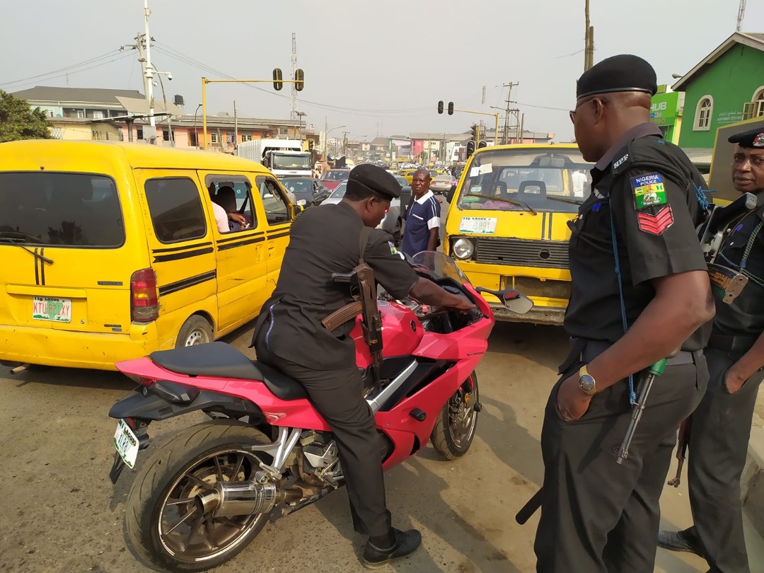 Okada Ban: Crowd disgrace police officers after seizing Power bike ...