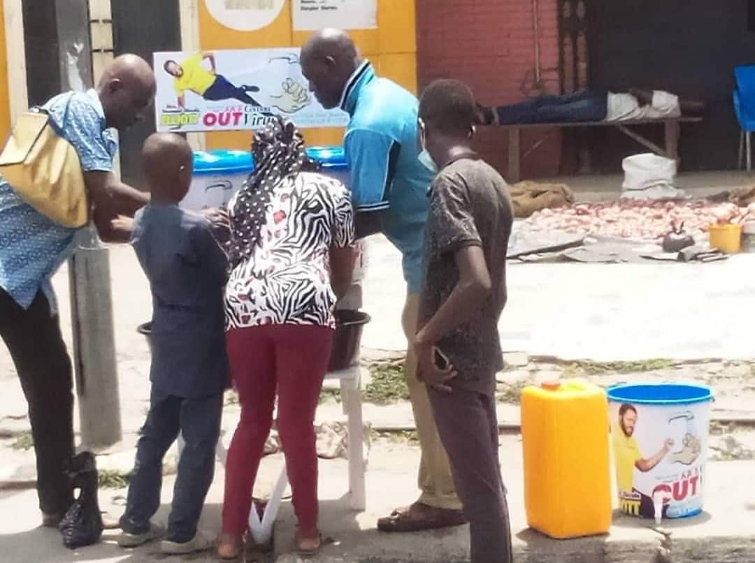 Desmond Elliot donates hand wash to strengthen fight against Coronavirus