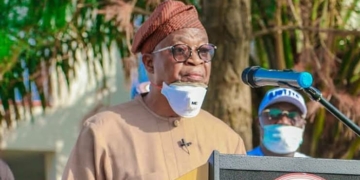 Lockdown order: Oyetola flags off distribution of 6,020 bags of rice to LGs in Osun