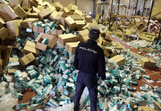 Man arrested for stealing and selling 2 million face masks