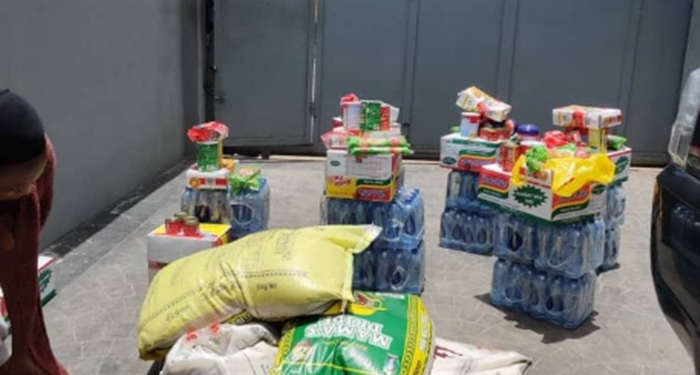 Nigerian tailor shows off the package his landlord sent to every tenant for free as Coronavirus relief