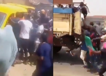 Video: Hungry Nigerians attack bus conveying bread, truck carrying bags of rice