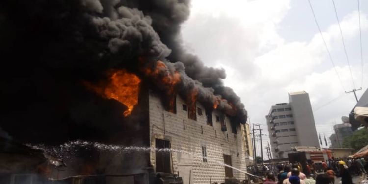PHOTOS: Fire razes Dugbe Market in Oyo