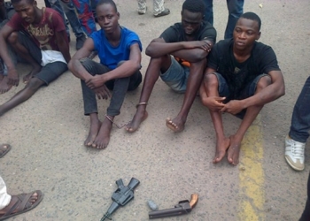 #LagosUnrest: Angry youths nab suspected members of ‘1 million boys’ sets them on fire
