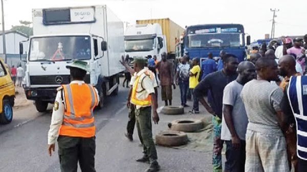 Two dead and six injured in Lagos-Ibadan Expressway accident