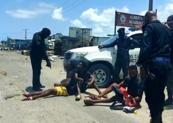 COVID-19: Police Disperse angry youths Protesting over Lockdown in Lagos