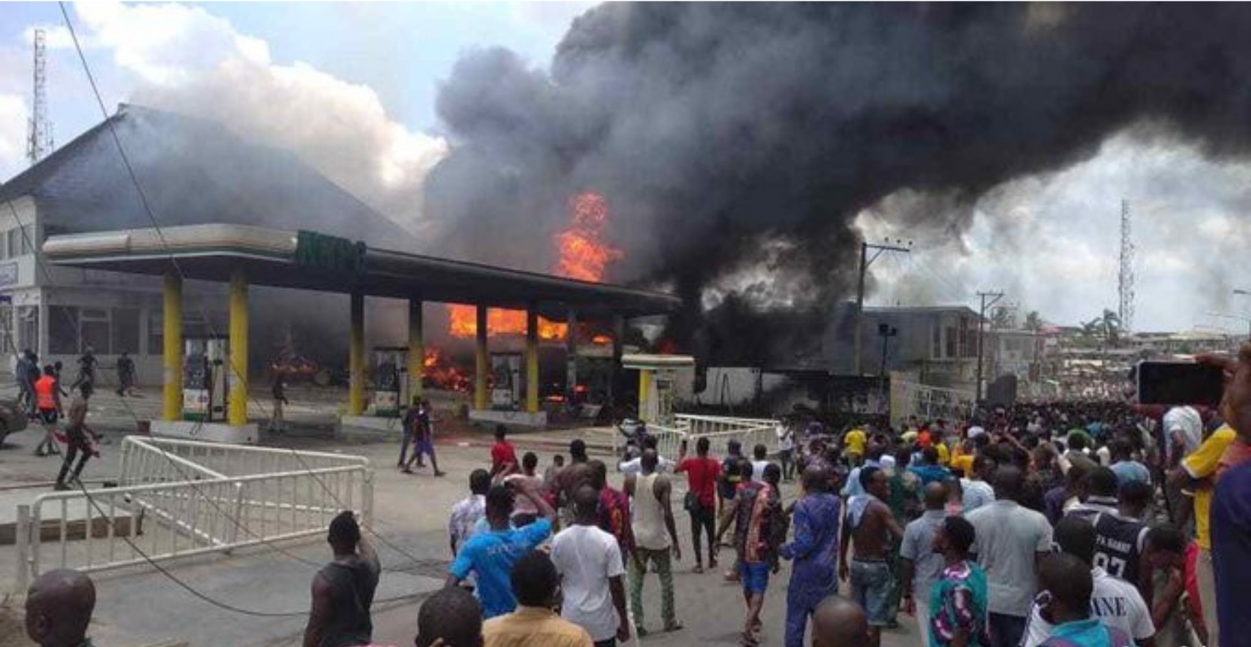 JUST IN: Fire engulfs NNPC station in Lagos