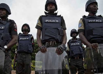 Police distribute food to 13 dead officers widows