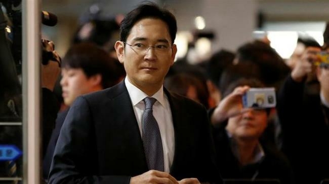 South Korea seeks arrest of Samsung heir in succession probe