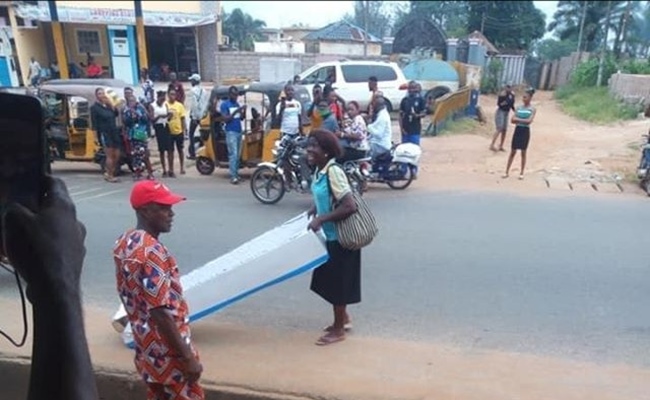 Woman gifts her husband a coffin on Fathers' Day in Anambra State