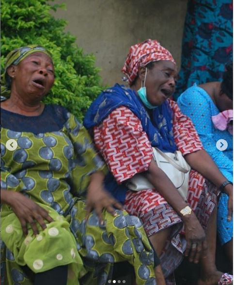 PHOTO: Sympathisers storm Ajimobi’s Ibadan residence